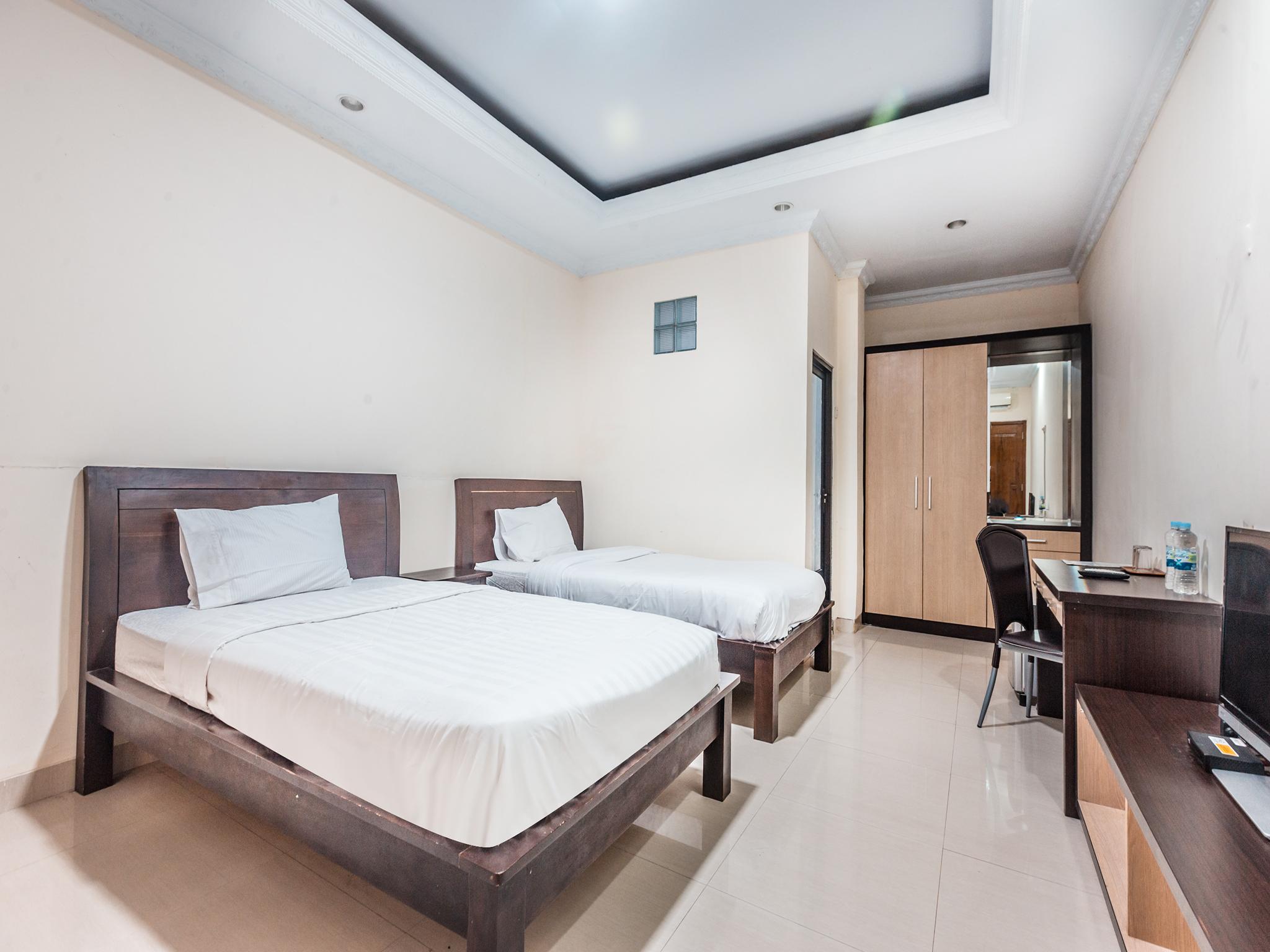 Oyo 1667 Wisma Lux Barkah Jakarta Buitenkant foto