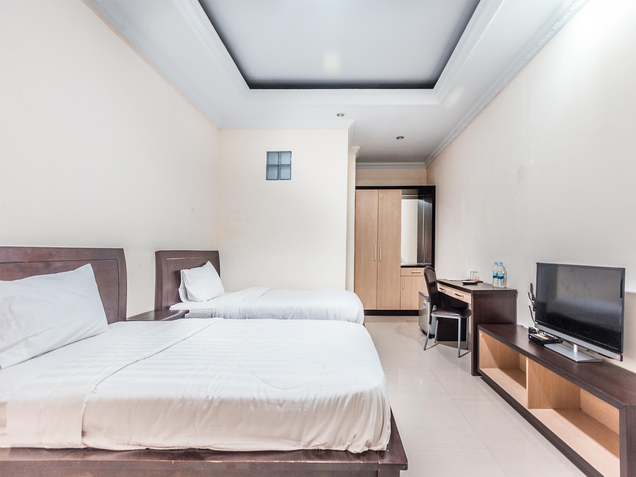 Oyo 1667 Wisma Lux Barkah Jakarta Buitenkant foto