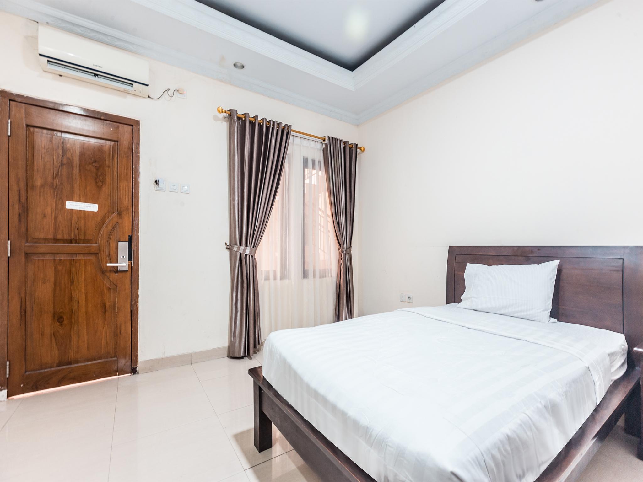 Oyo 1667 Wisma Lux Barkah Jakarta Buitenkant foto