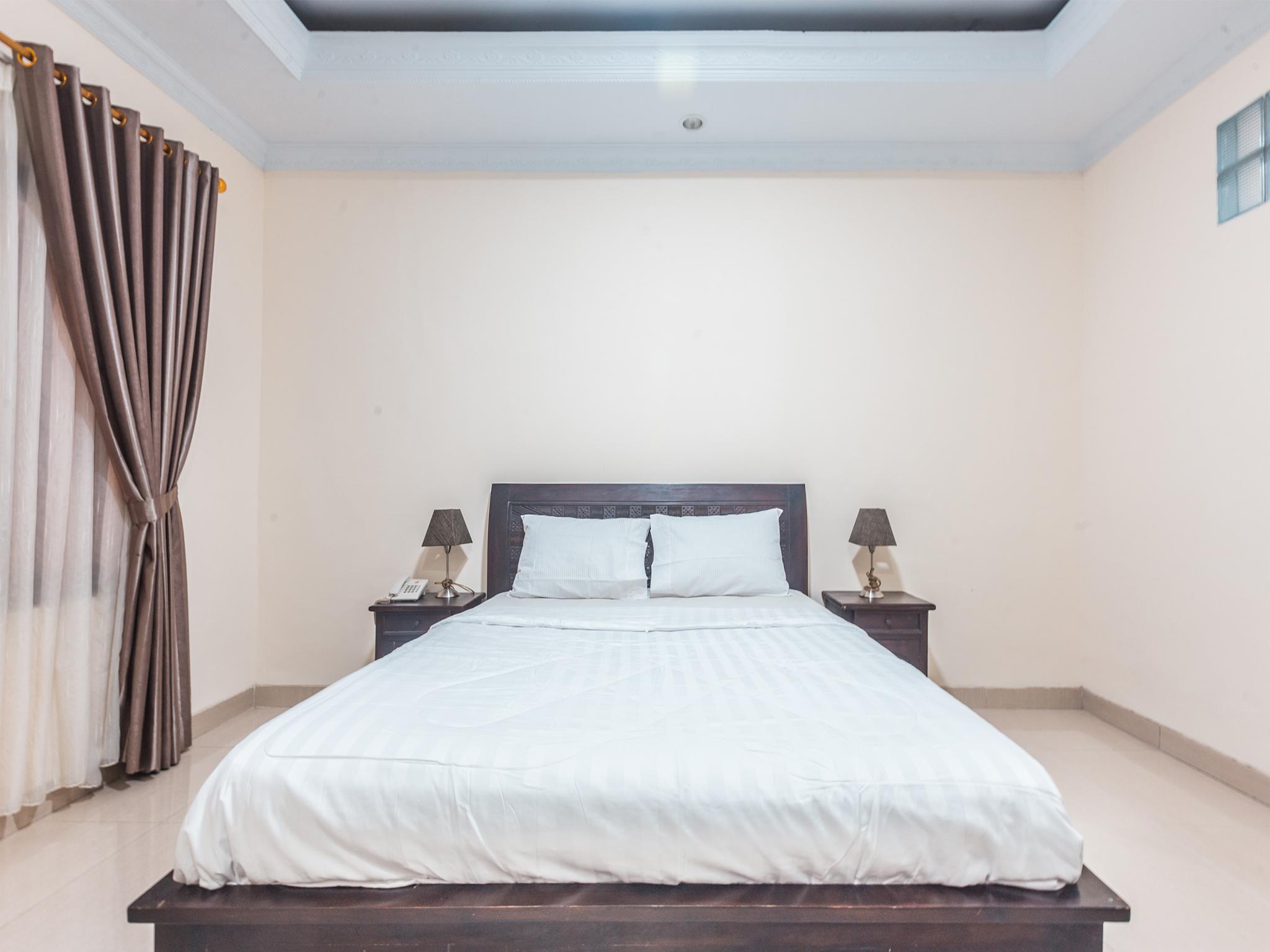 Oyo 1667 Wisma Lux Barkah Jakarta Buitenkant foto