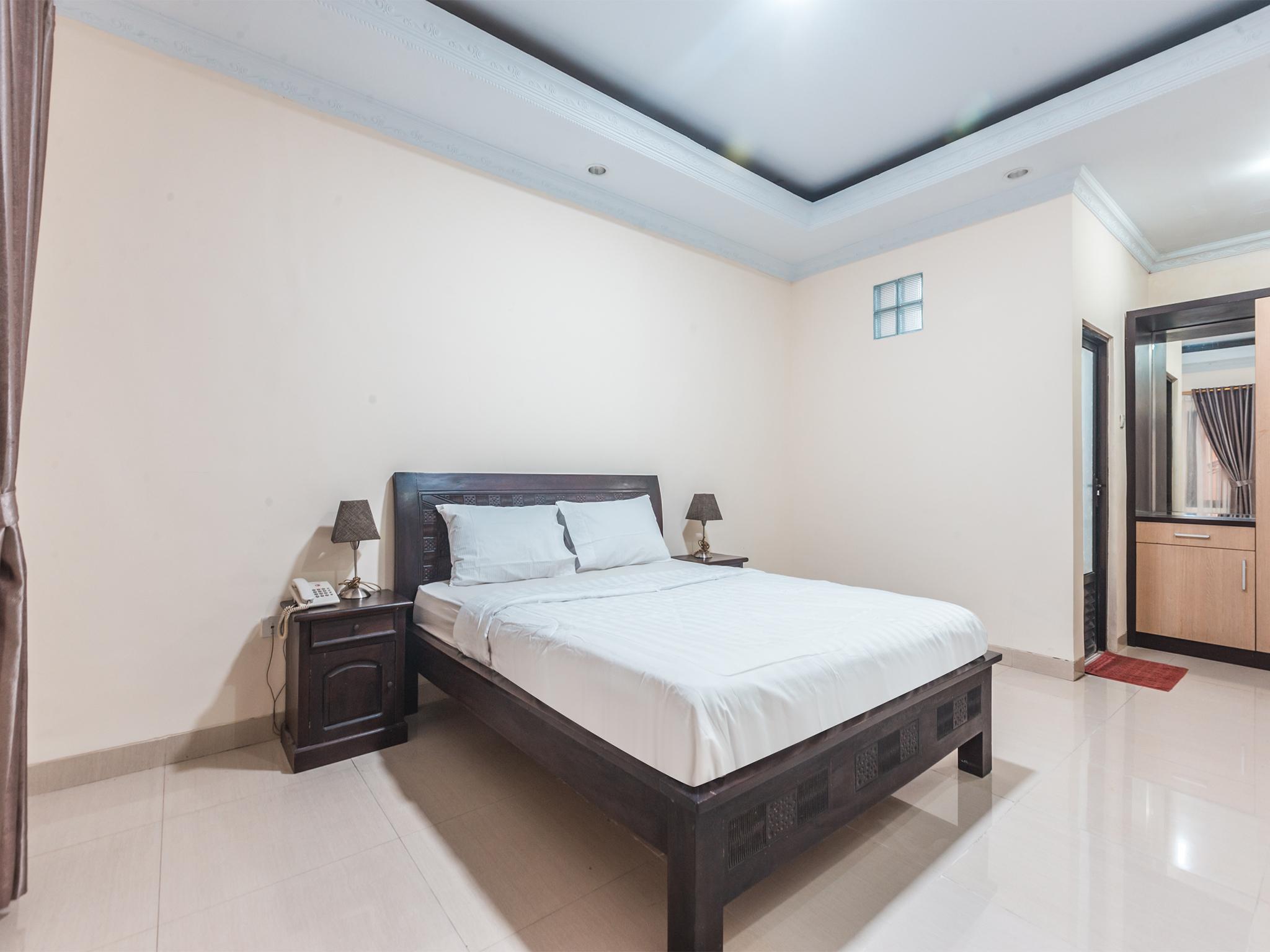 Oyo 1667 Wisma Lux Barkah Jakarta Buitenkant foto