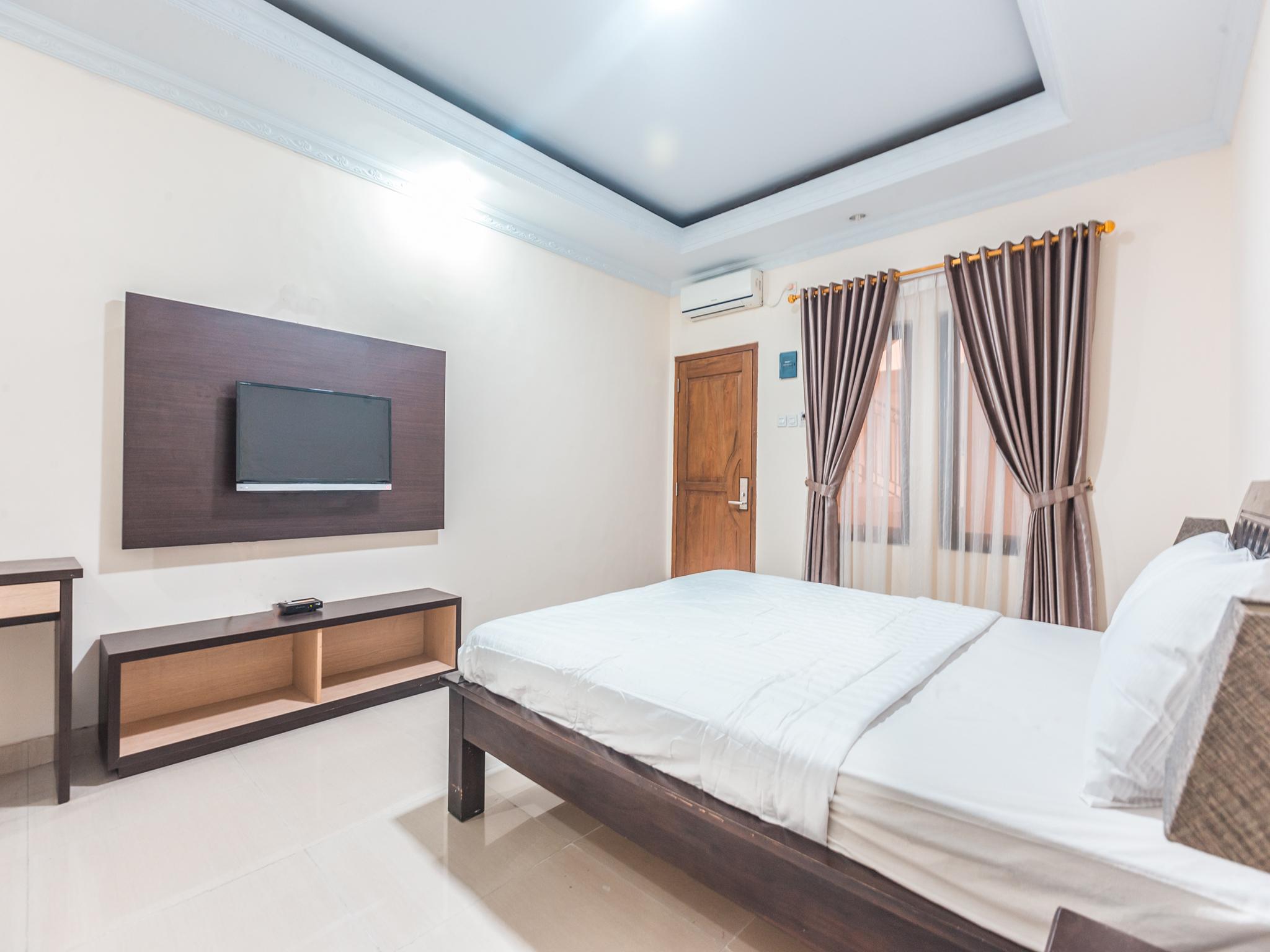 Oyo 1667 Wisma Lux Barkah Jakarta Buitenkant foto