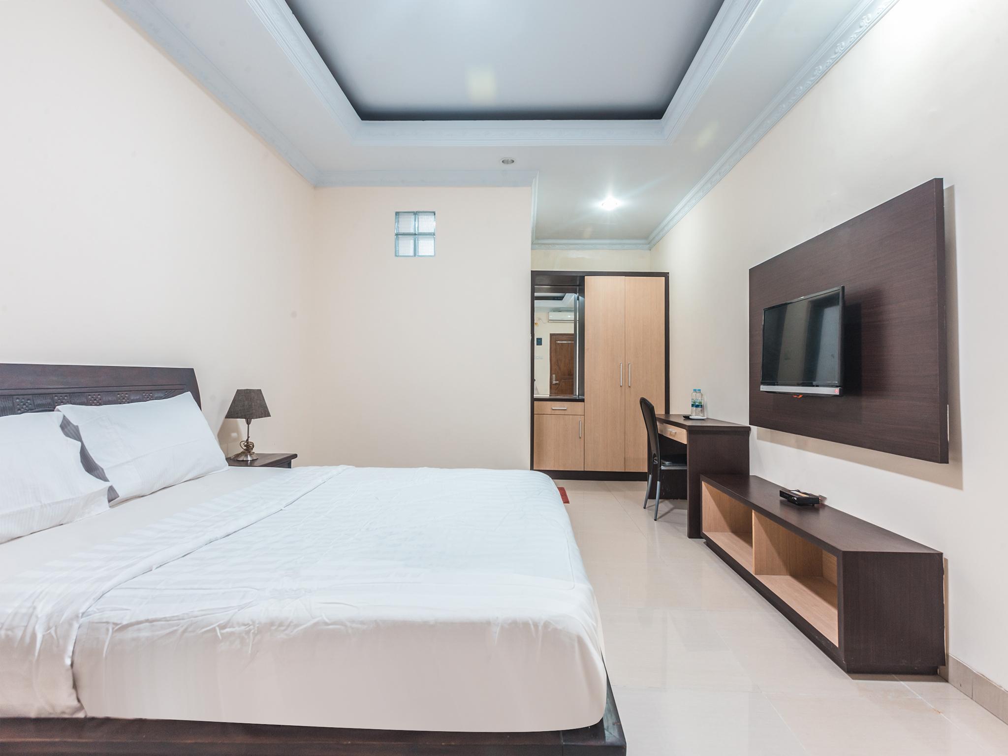 Oyo 1667 Wisma Lux Barkah Jakarta Buitenkant foto