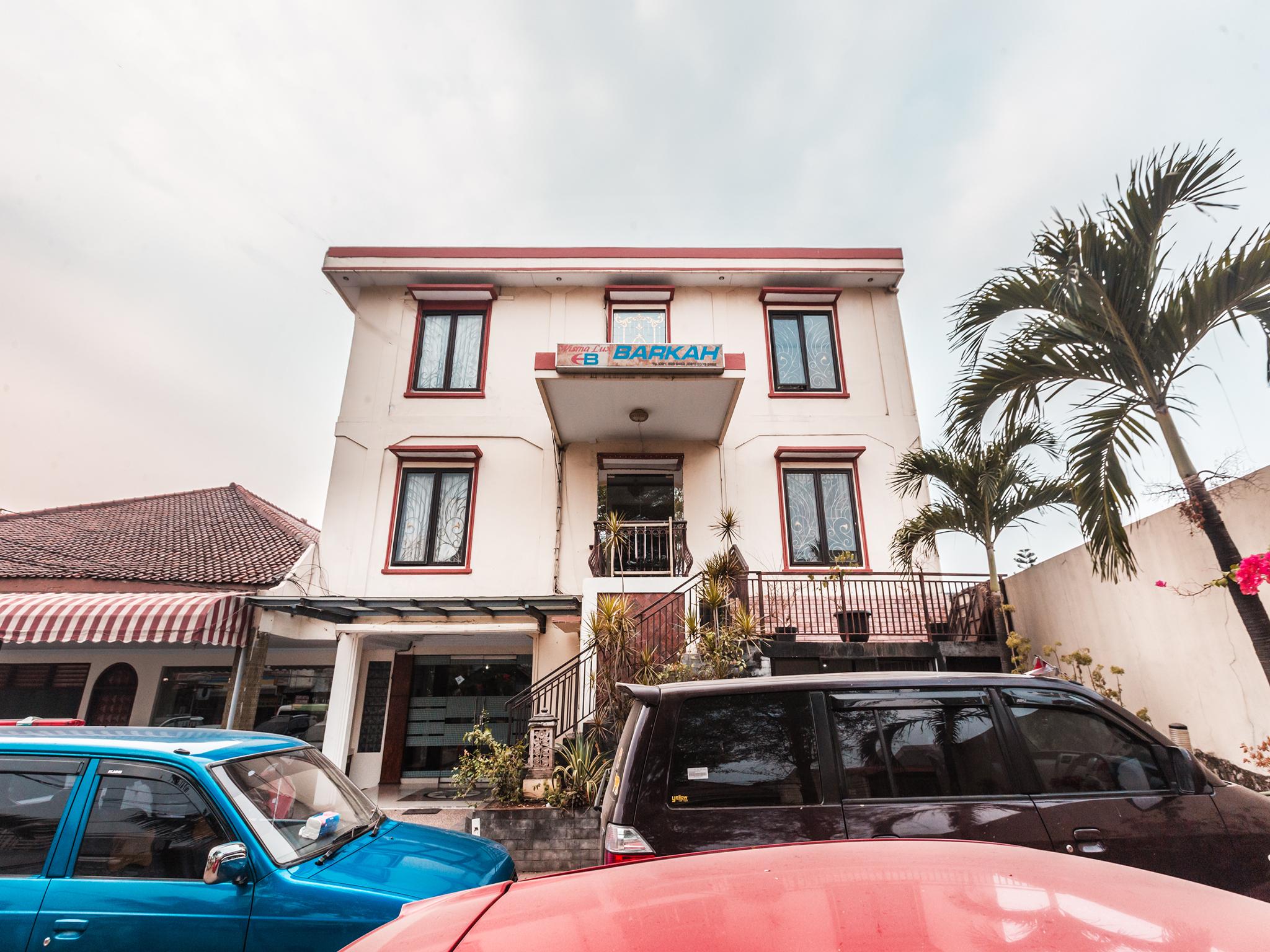 Oyo 1667 Wisma Lux Barkah Jakarta Buitenkant foto