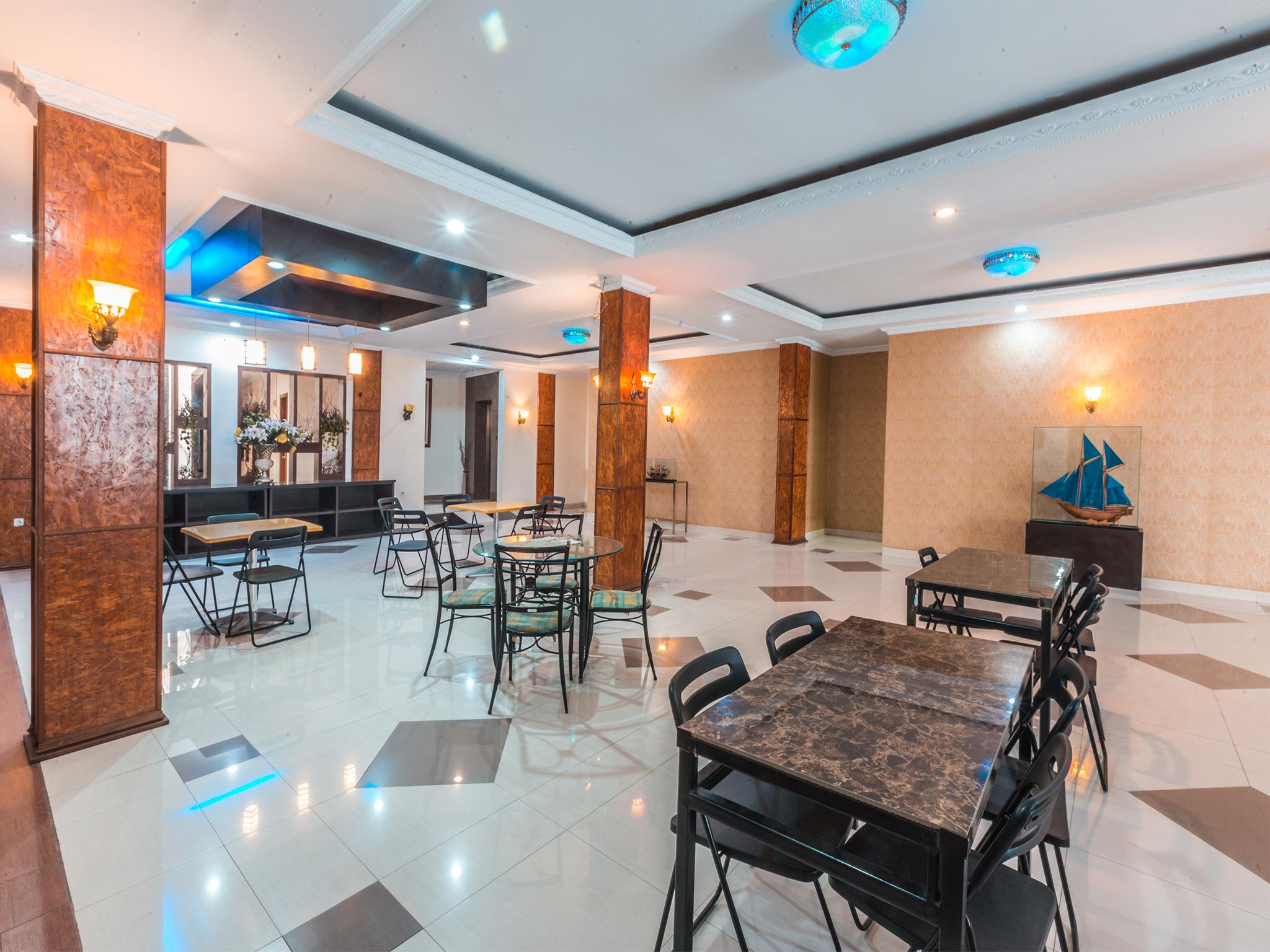 Oyo 1667 Wisma Lux Barkah Jakarta Buitenkant foto