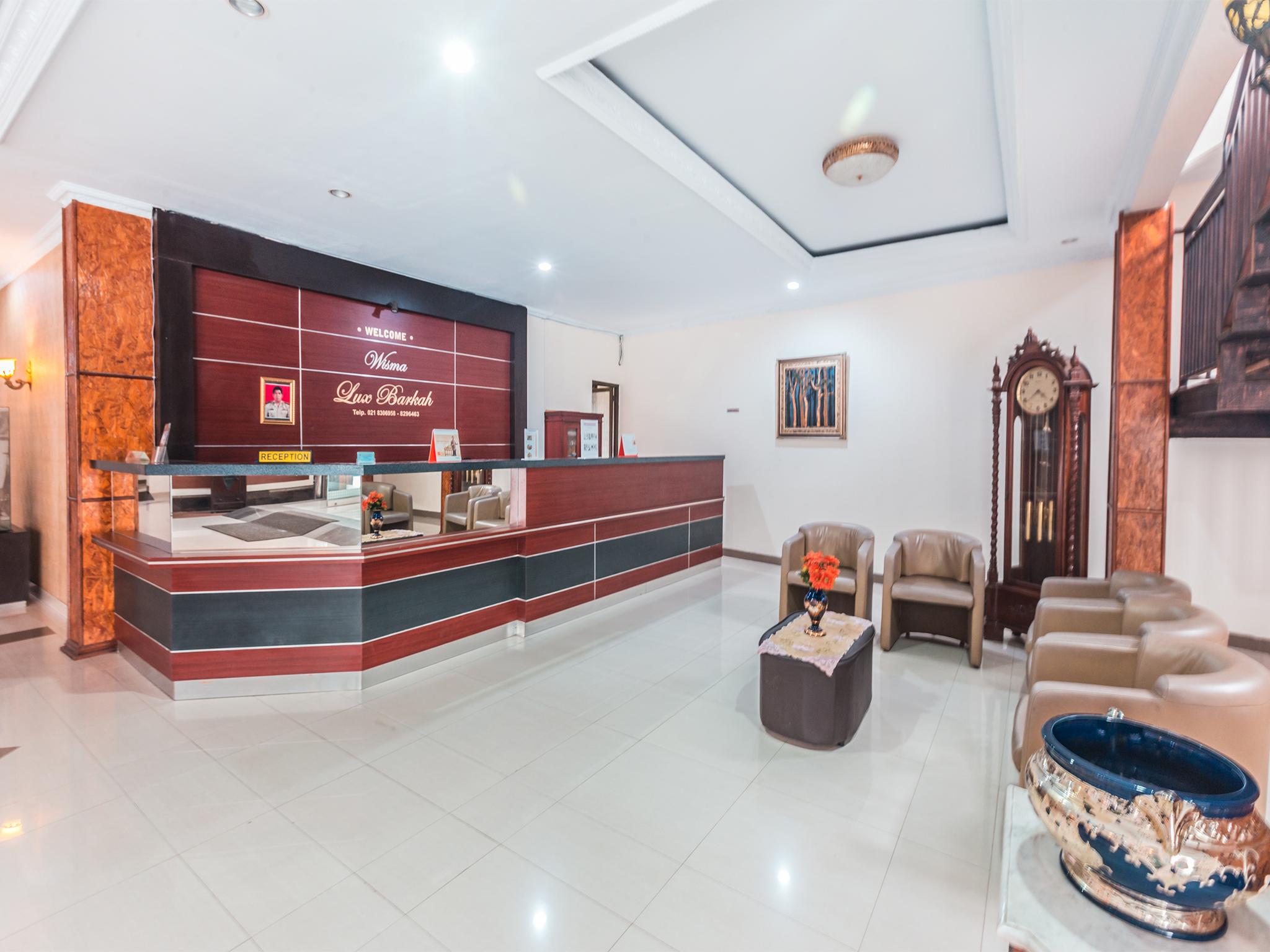 Oyo 1667 Wisma Lux Barkah Jakarta Buitenkant foto