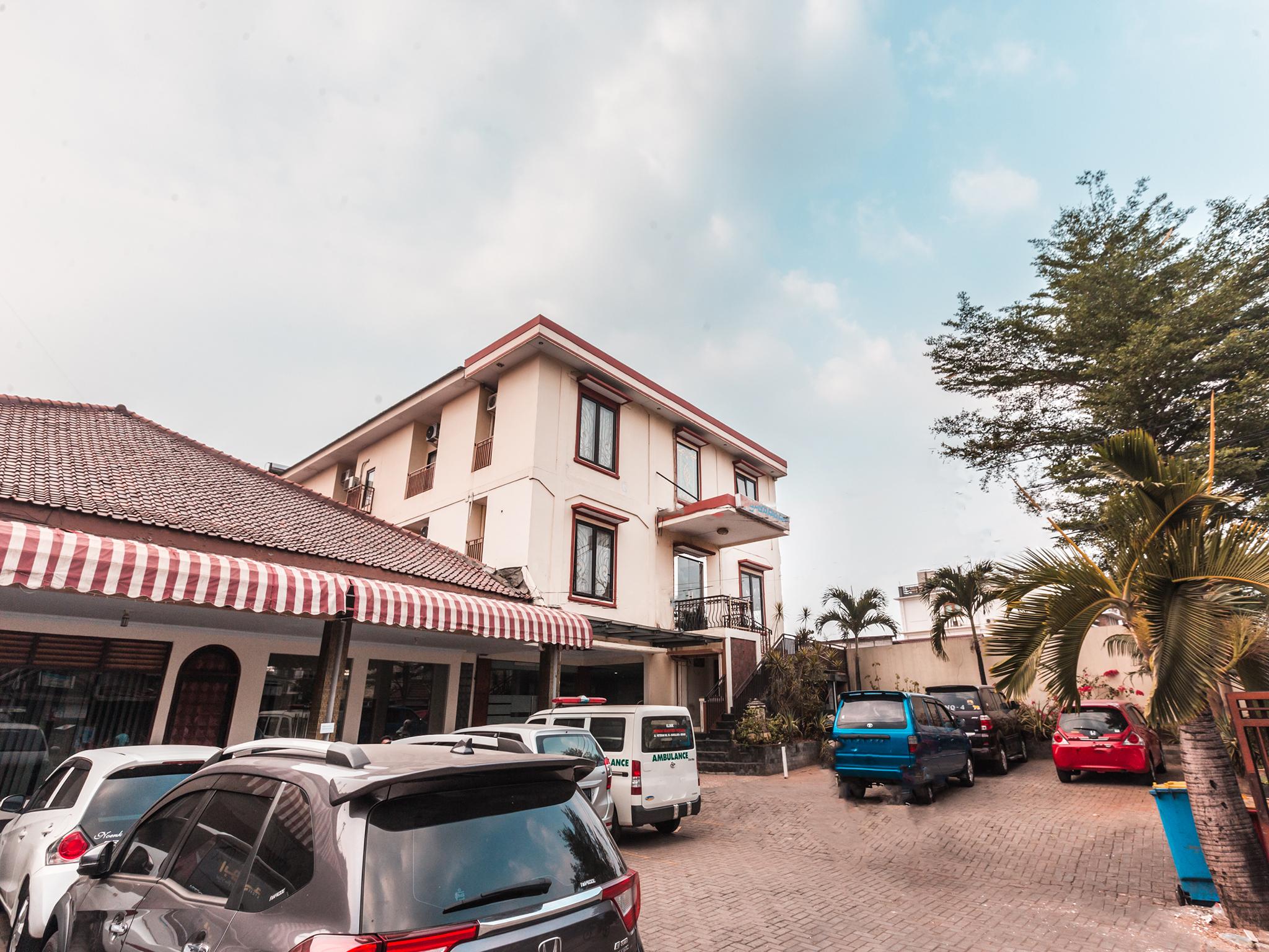Oyo 1667 Wisma Lux Barkah Jakarta Buitenkant foto
