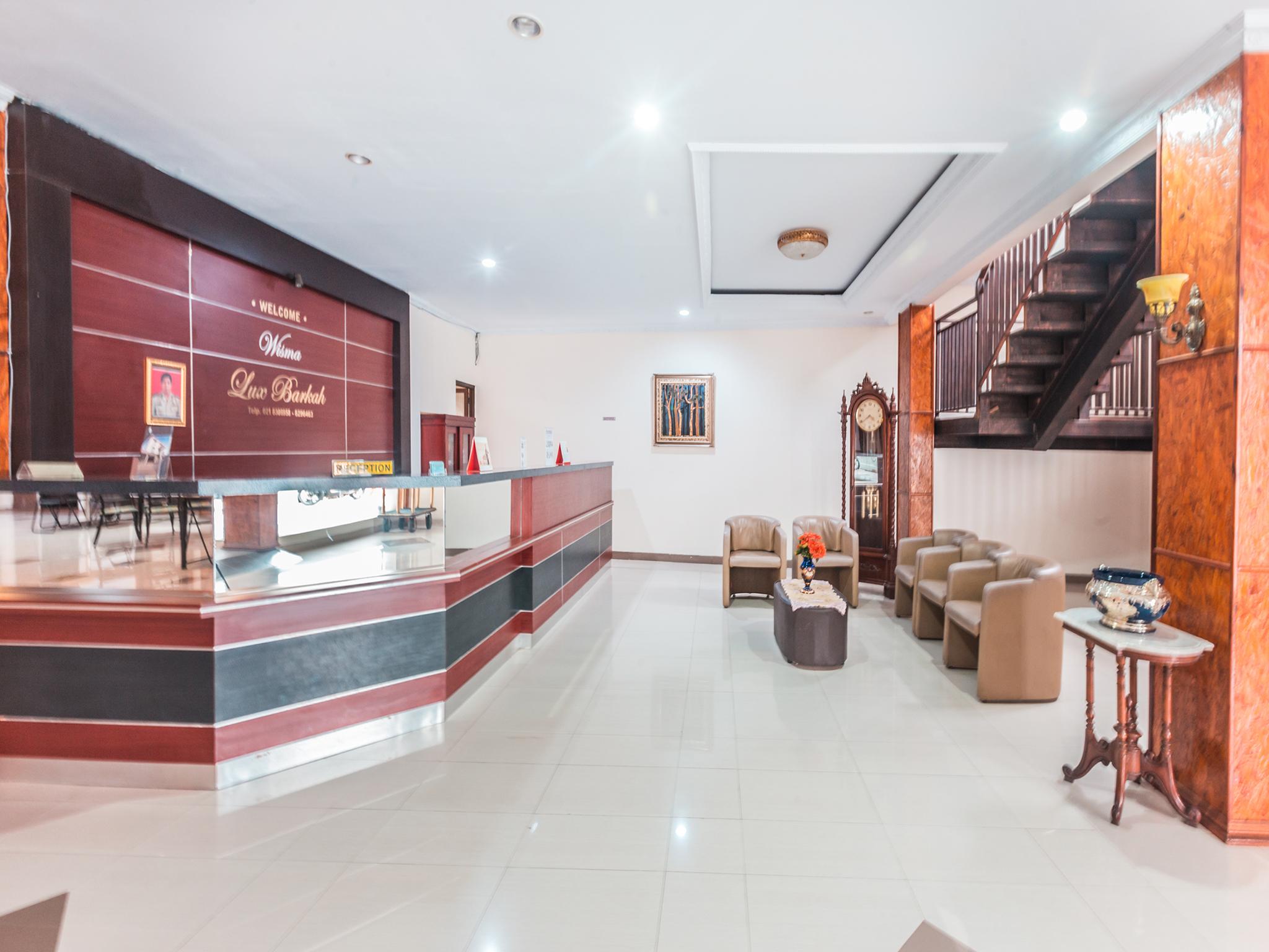 Oyo 1667 Wisma Lux Barkah Jakarta Buitenkant foto