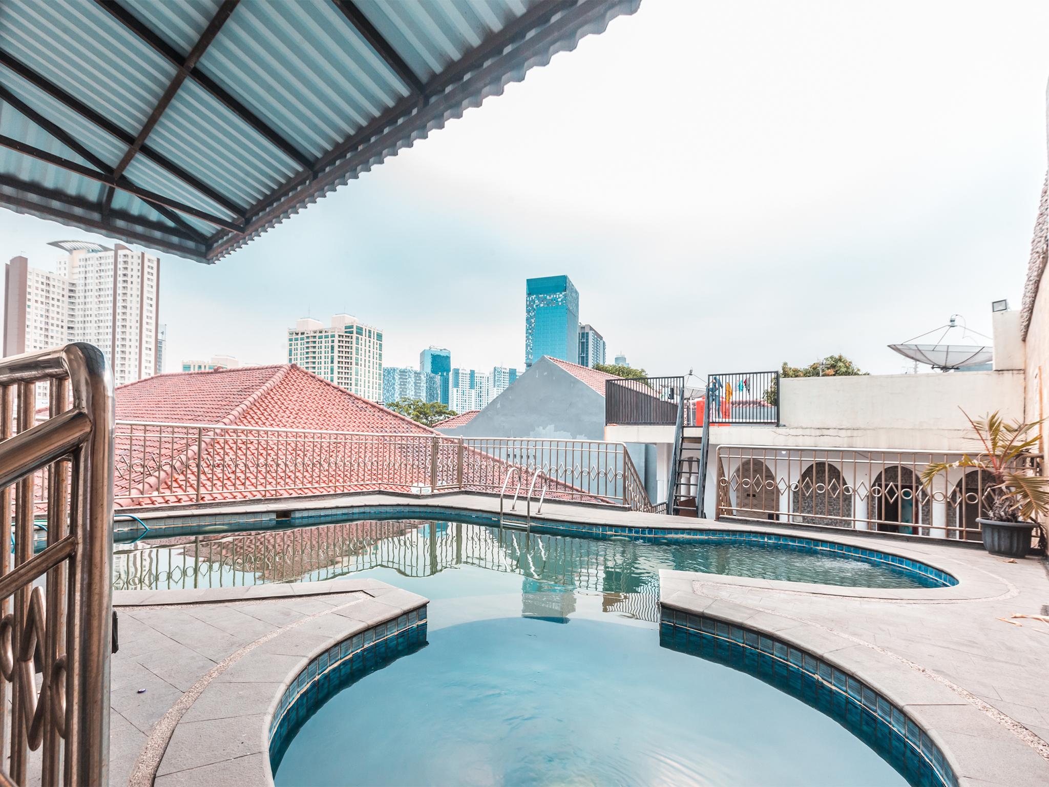 Oyo 1667 Wisma Lux Barkah Jakarta Buitenkant foto