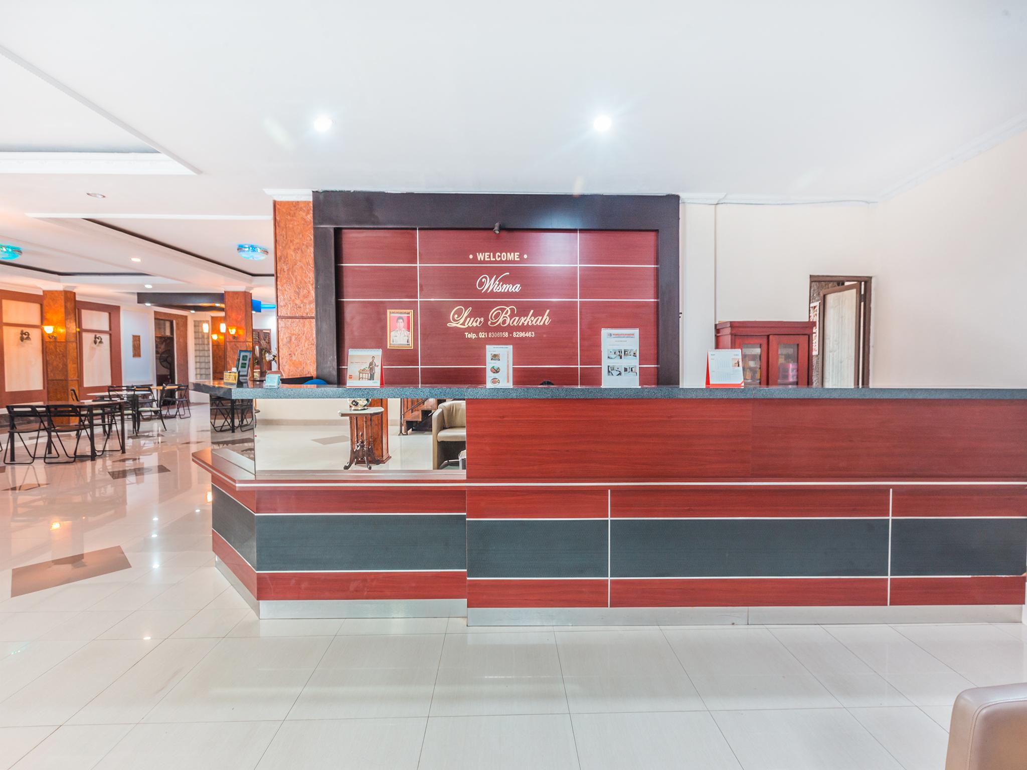 Oyo 1667 Wisma Lux Barkah Jakarta Buitenkant foto