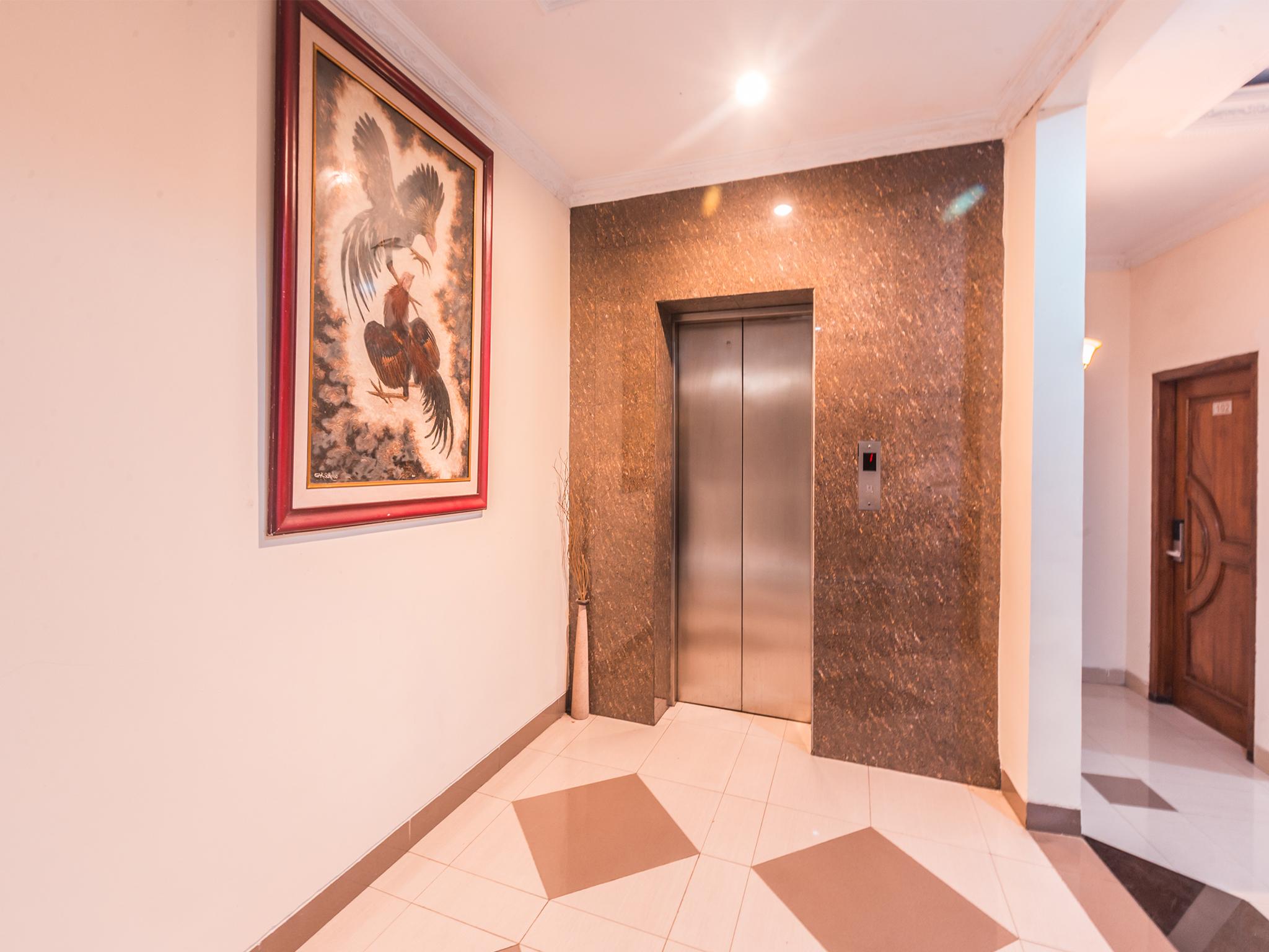 Oyo 1667 Wisma Lux Barkah Jakarta Buitenkant foto