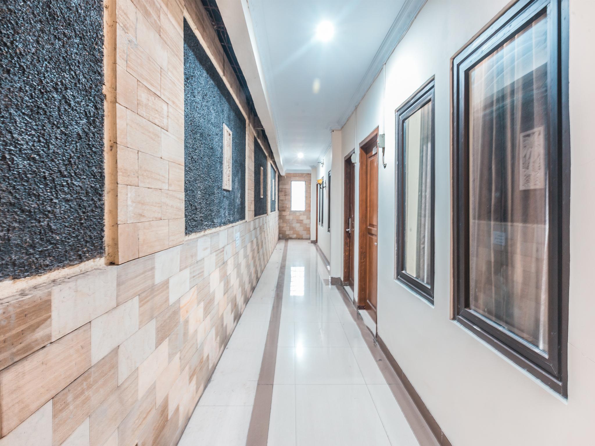 Oyo 1667 Wisma Lux Barkah Jakarta Buitenkant foto