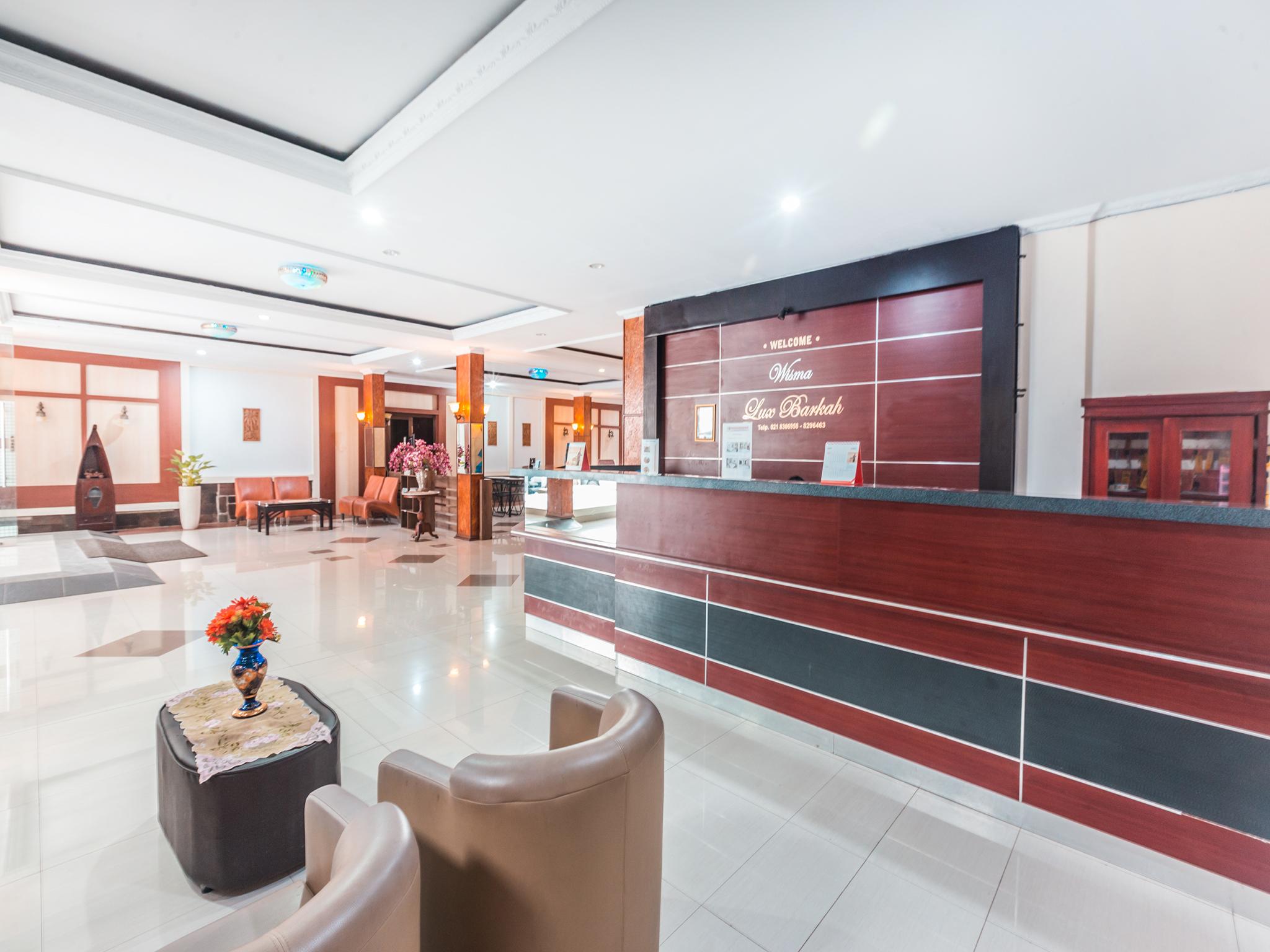 Oyo 1667 Wisma Lux Barkah Jakarta Buitenkant foto
