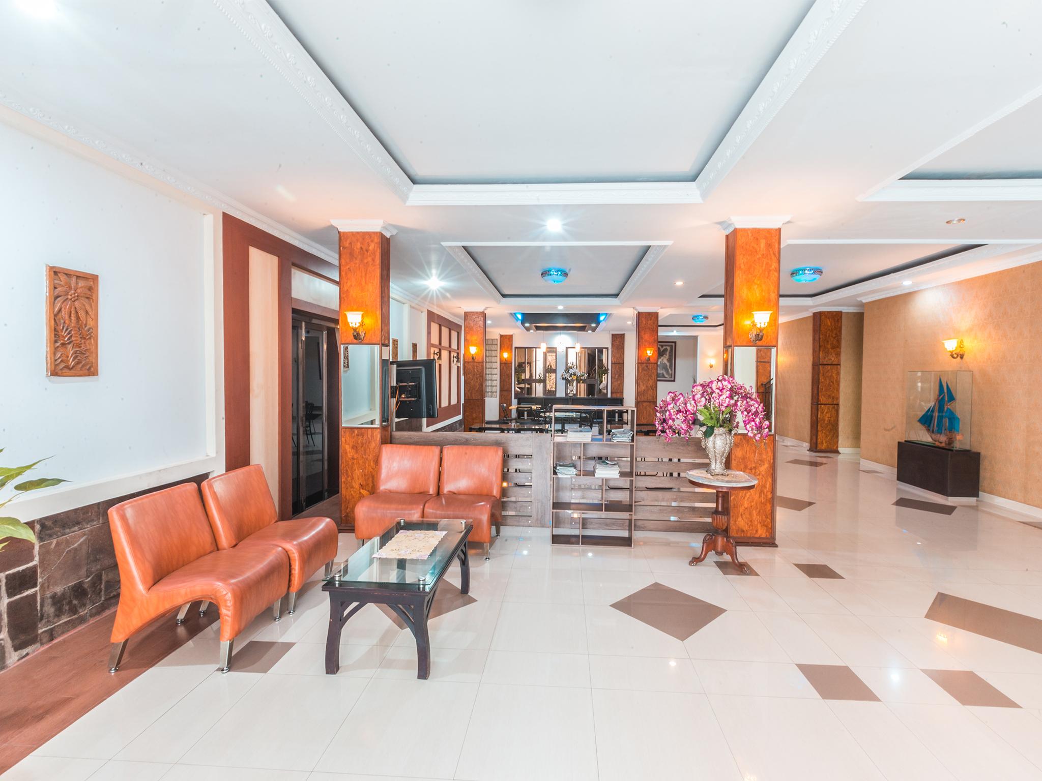 Oyo 1667 Wisma Lux Barkah Jakarta Buitenkant foto