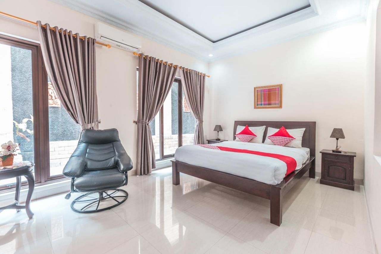 Oyo 1667 Wisma Lux Barkah Jakarta Buitenkant foto