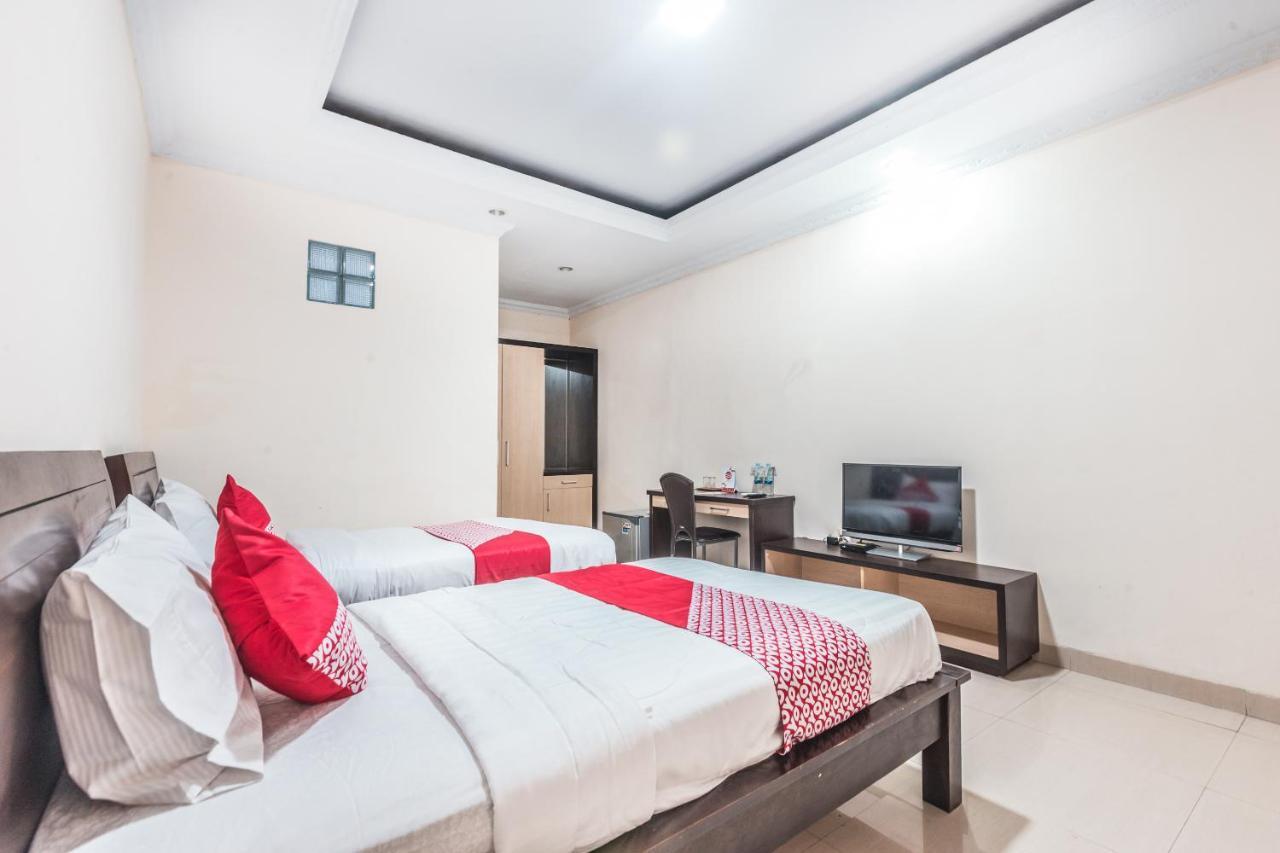 Oyo 1667 Wisma Lux Barkah Jakarta Buitenkant foto
