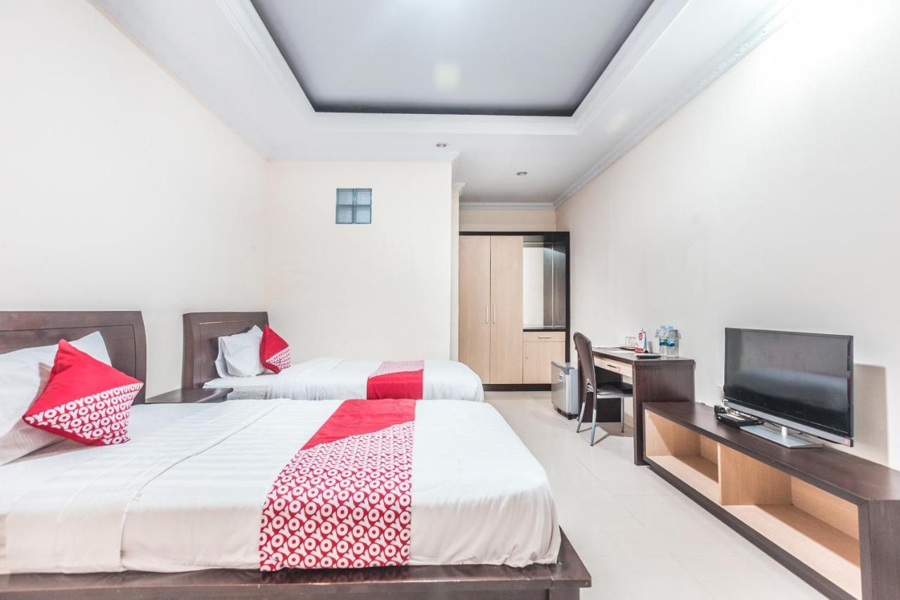 Oyo 1667 Wisma Lux Barkah Jakarta Buitenkant foto