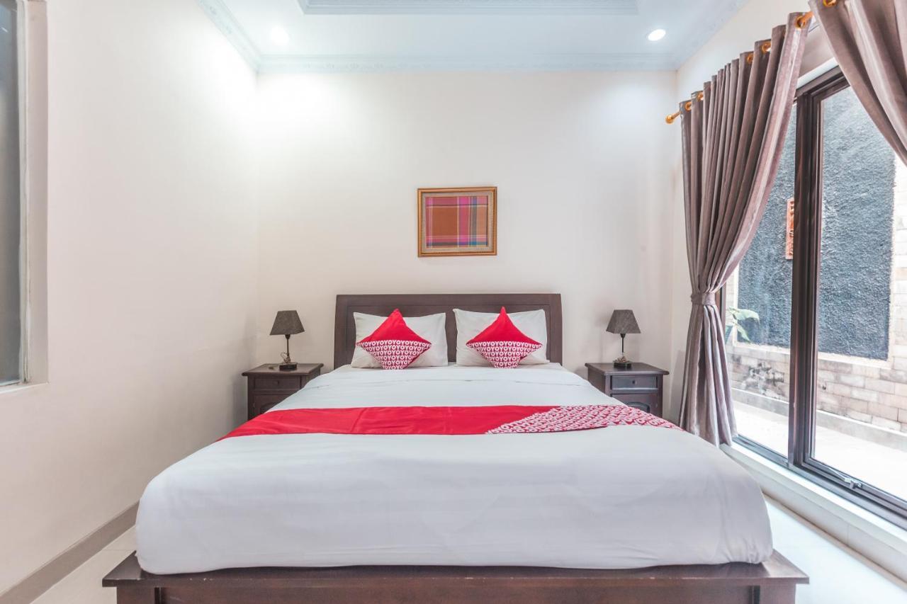 Oyo 1667 Wisma Lux Barkah Jakarta Buitenkant foto