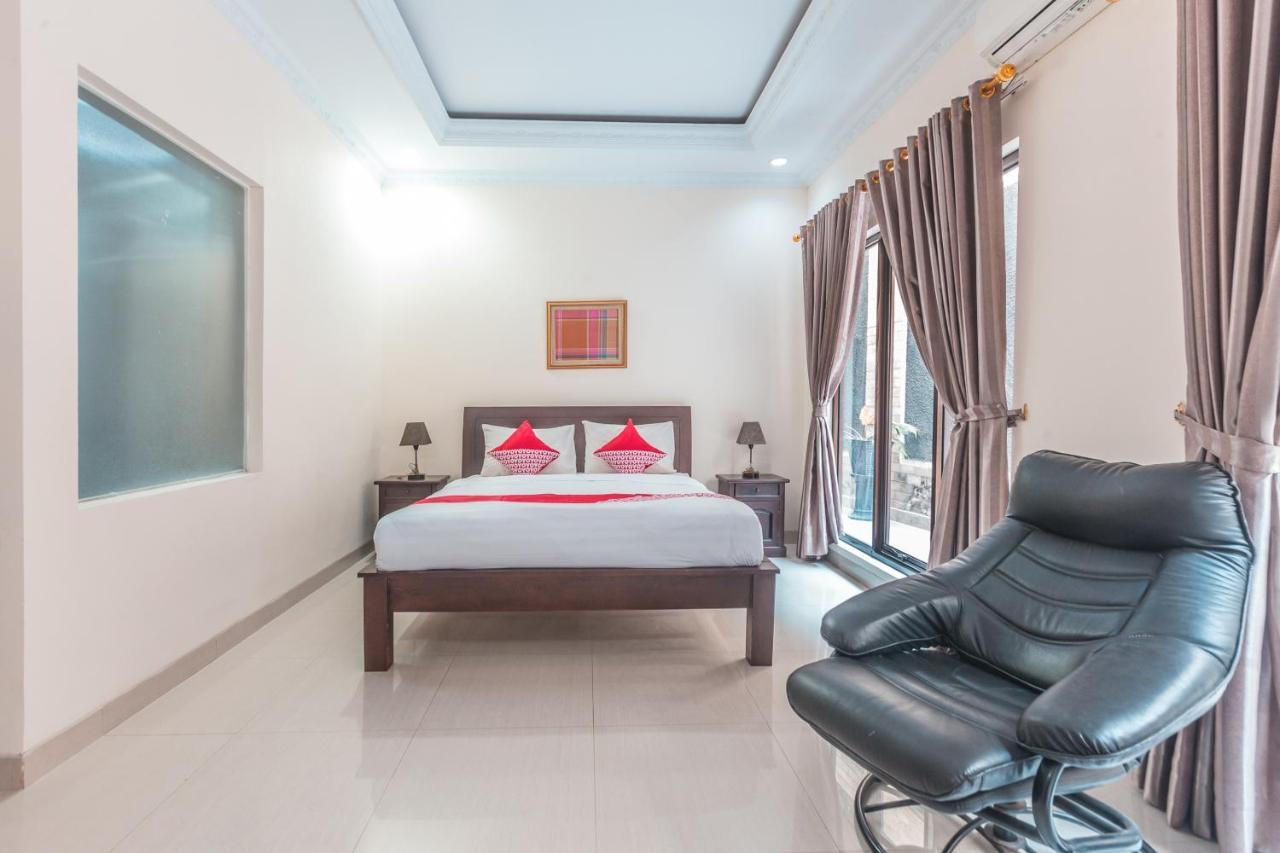Oyo 1667 Wisma Lux Barkah Jakarta Buitenkant foto