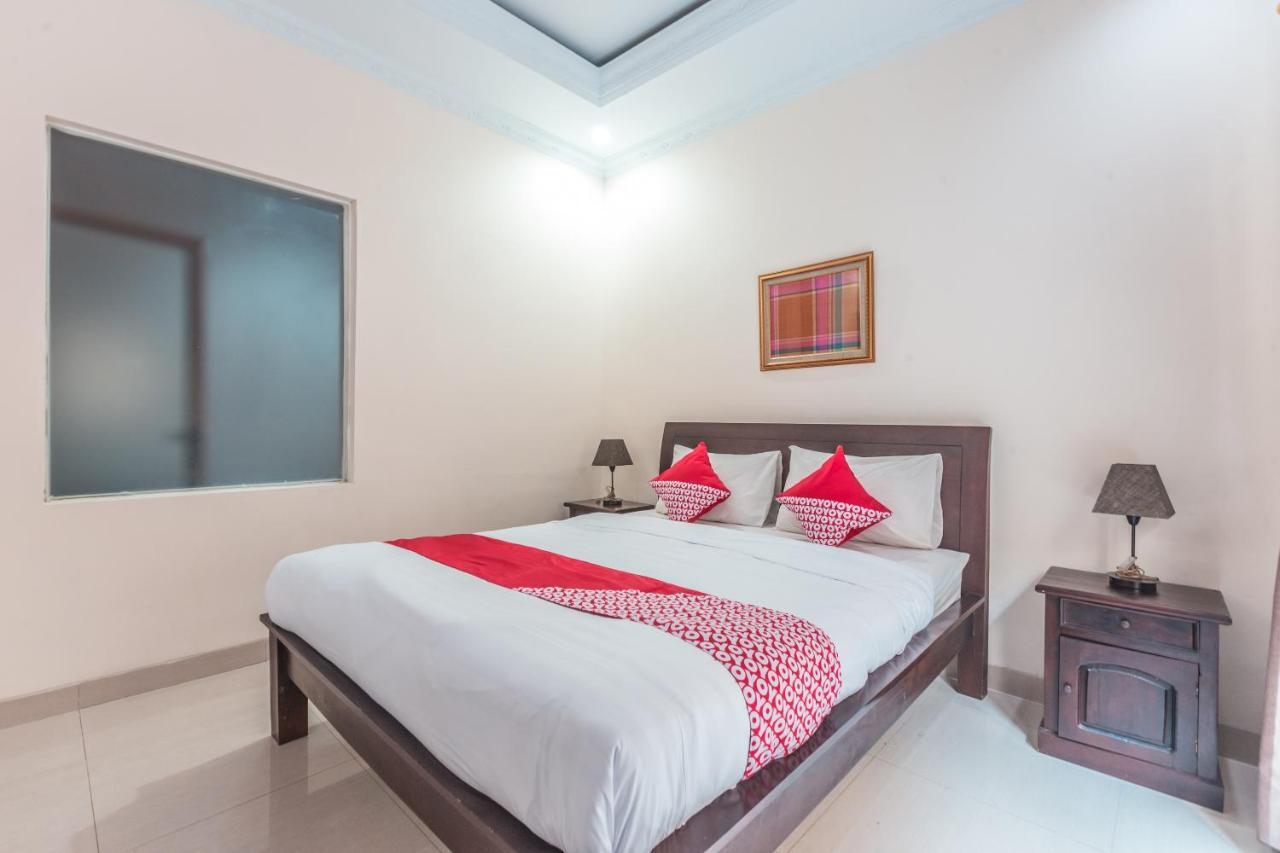 Oyo 1667 Wisma Lux Barkah Jakarta Buitenkant foto