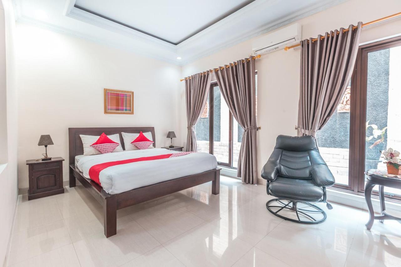 Oyo 1667 Wisma Lux Barkah Jakarta Buitenkant foto